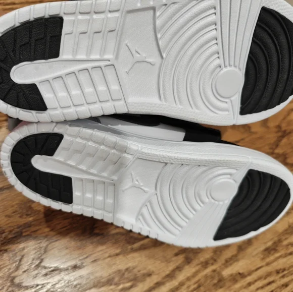 NEW Nike Jordan AJ 1 Low ALT SE Velcro Sneakers size 2.5 - Picture 6 of 8